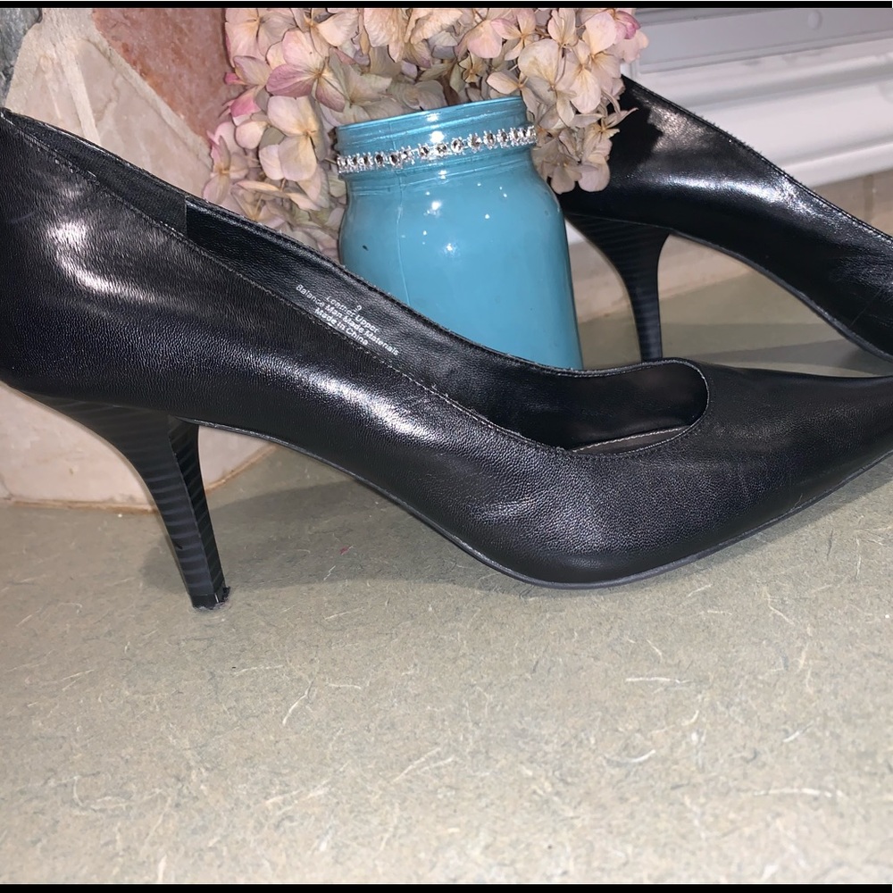 Women’s size 9 black pumps heels shoes comfortable
